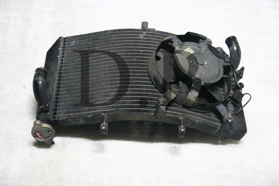 radiator Honda CBR - Apasa pe imagine pentru inchidere
